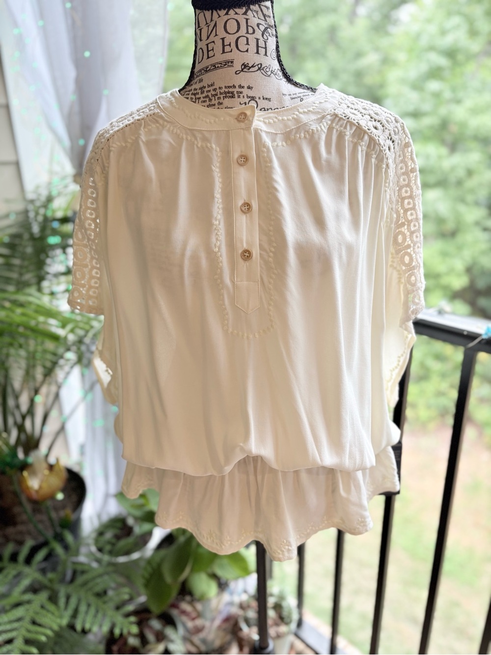 Democracy Cream Lace-Trim Button Placket Blouse